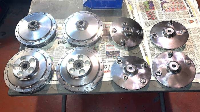 Cubos de aluminio pulidos a espejo — Después
