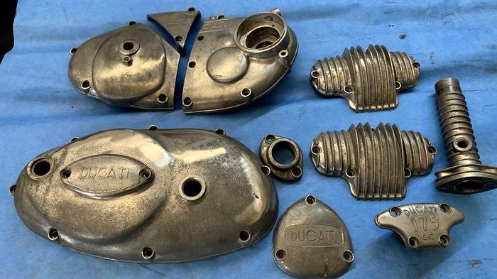 Piezas de aluminio Ducati: pulido y cromado — Antes