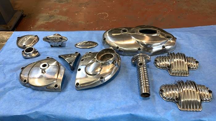 Piezas de aluminio Ducati: pulido y cromado — Proceso