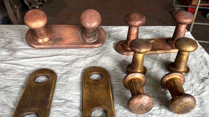 Accesorios de latón: pulido y cromado — Antes