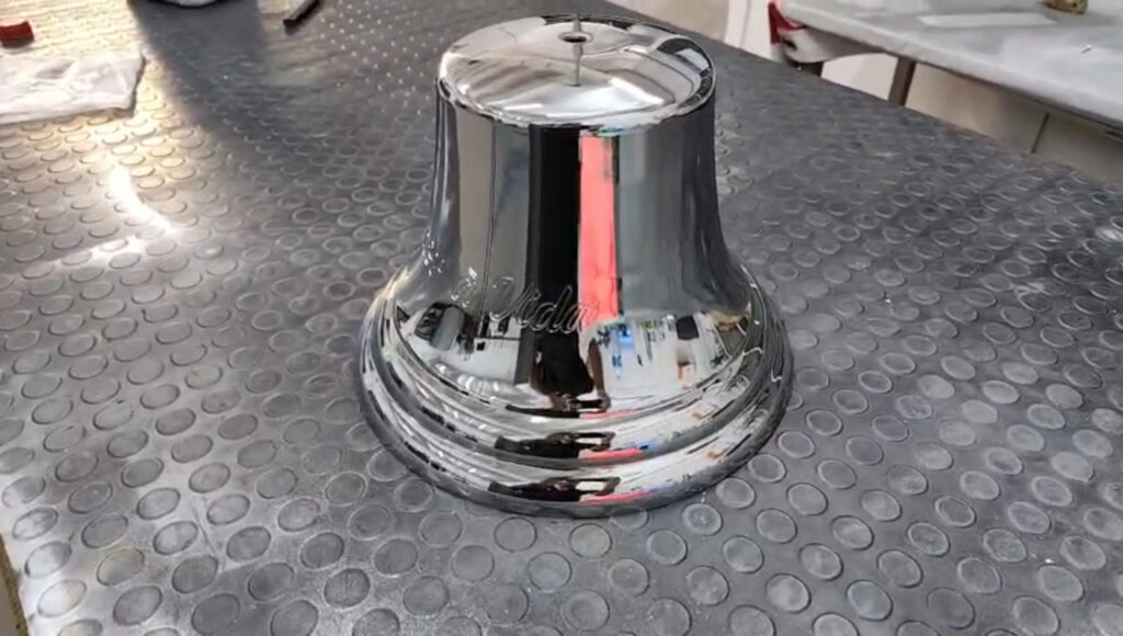Campana de barco en bronce con acabado cromado a espejo
