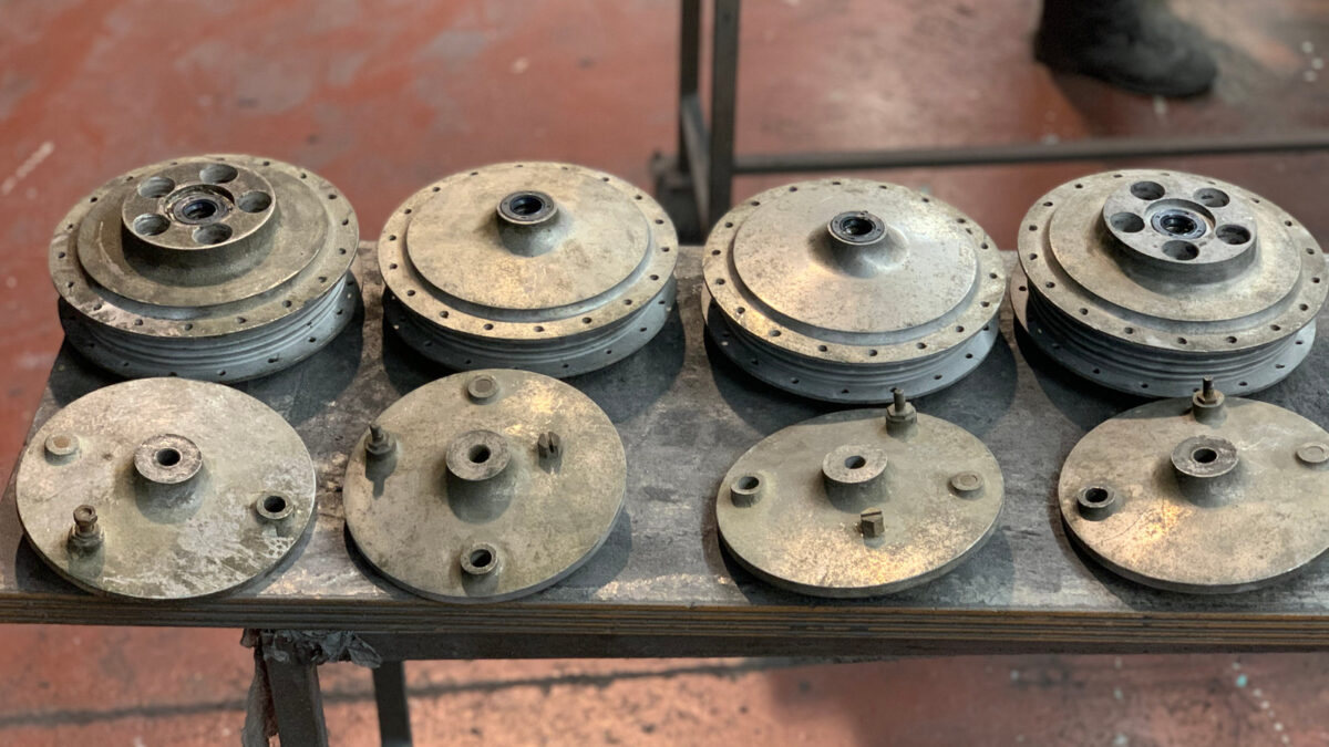 Cubos de aluminio pulidos a espejo — Antes