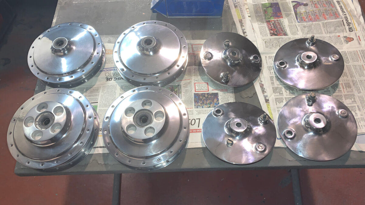 Cubos de aluminio pulidos a espejo — Después